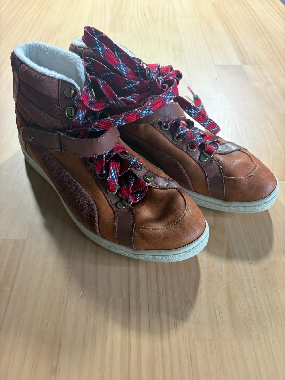 Puma Women’s Brown and Red High-Top Sneakers A5